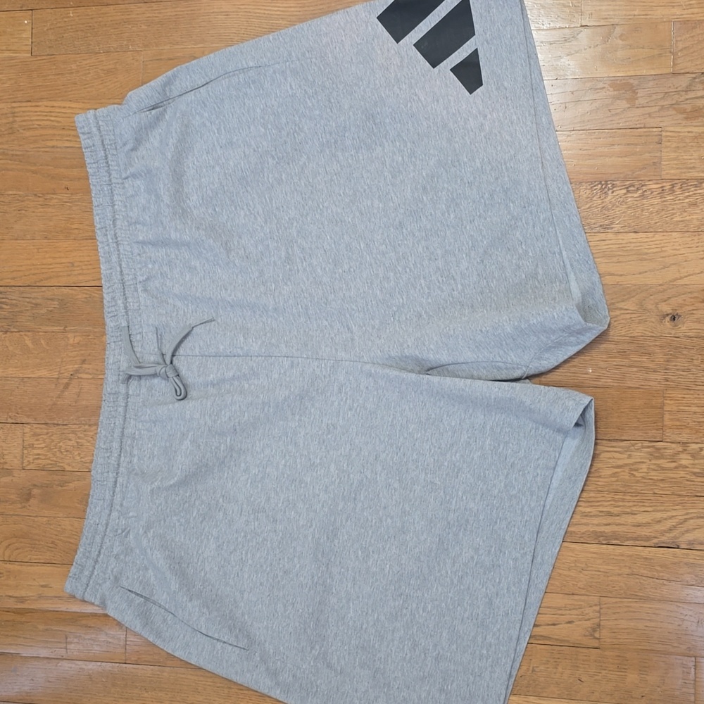 ADIDAS BRAND SIGNATURE MEN'S BIG AND TALL GREY SHORTS SIZE 4XL